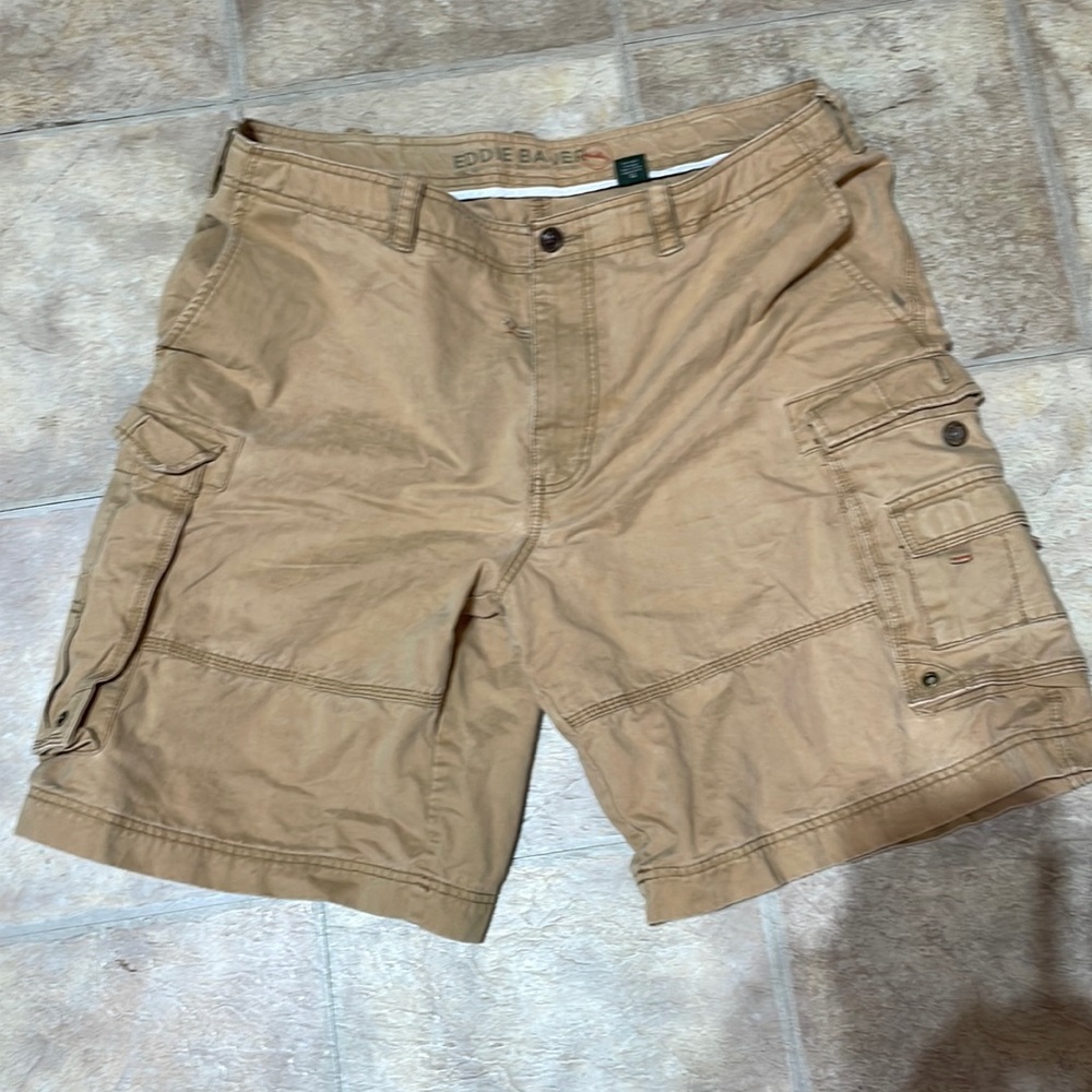 Eddie Bauer men’s khaki cargo shorts size 40